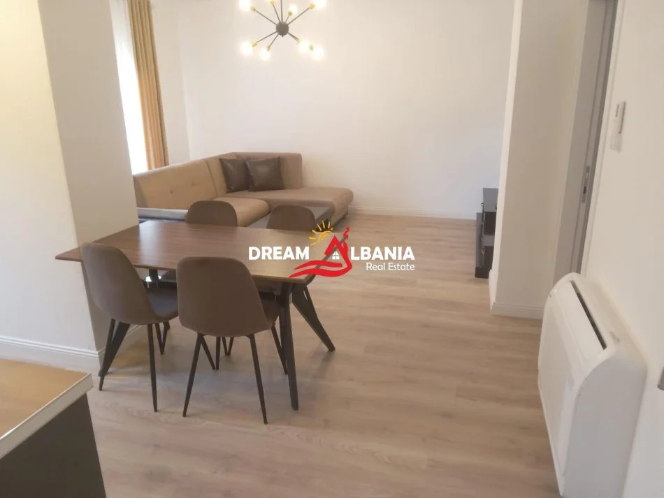 Tirane, jepet me qera apartament 2+1 Kati 2, 100 m² 700 € (Xhamlliku)