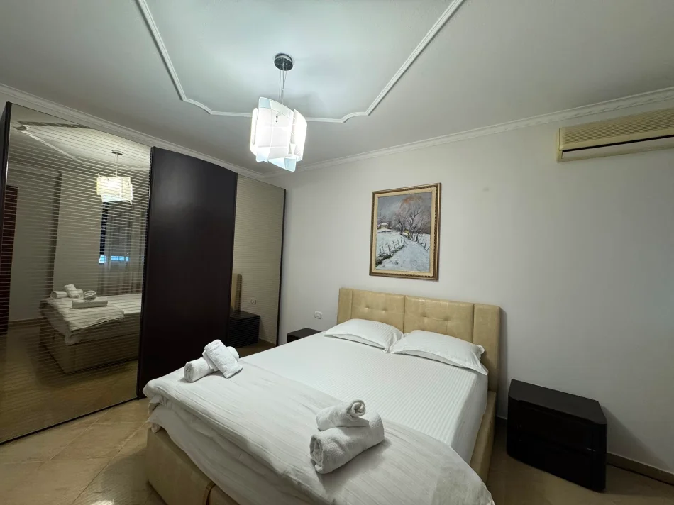 Tirane, jepet me qera 2+1 , 