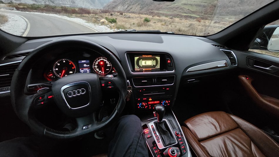 Tirane, shitet SUV Audi q5 Nafte, e zeze tiptronik Klima 357.000 km 11.300 €