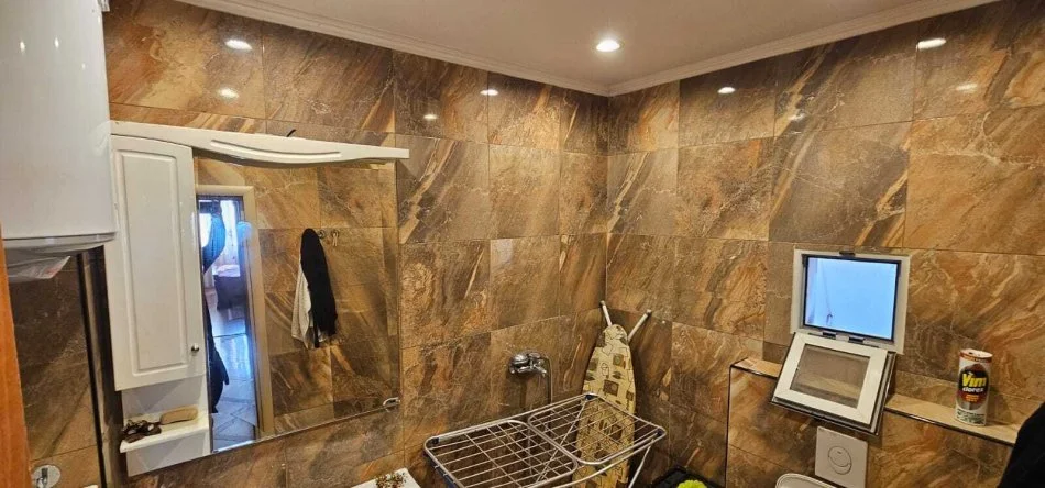 Tirane, jepet me qera apartament 4+1 Kati 11, 155 m² 1.500 € 