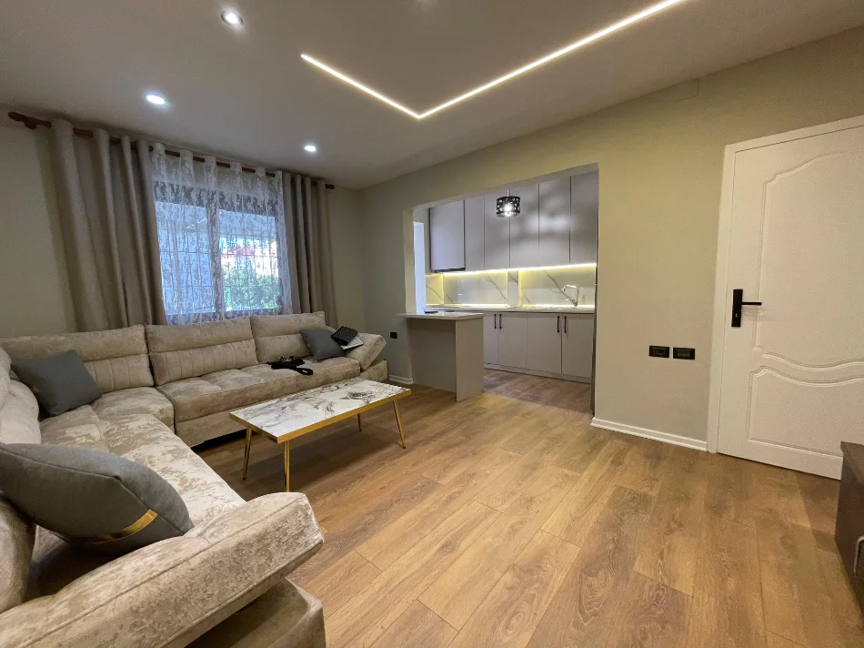 Tirane, shes apartament 2+1+Ballkon Kati 2, 145.000 € 