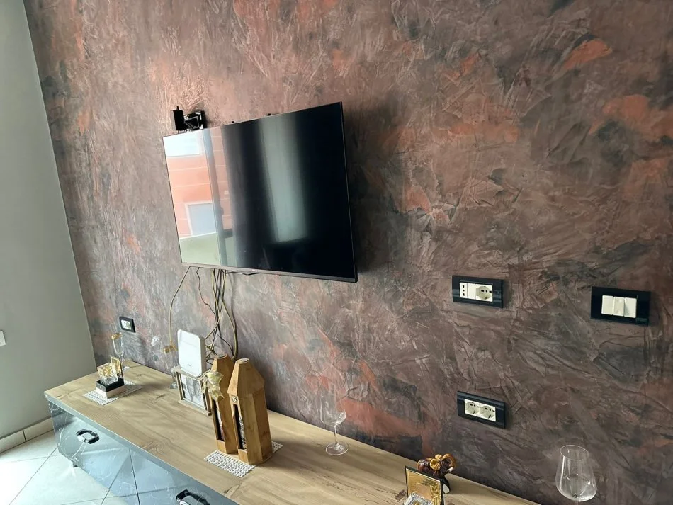 Tirane, jepet me qera apartament 2+1+Ballkon Kati 4, 100 m² 550 € (Xhamia e Selites)