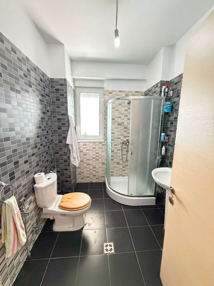 Tirane, jepet me qera apartament 1+1 Kati 2, 91 m² 600 € (21 dhjetori)
