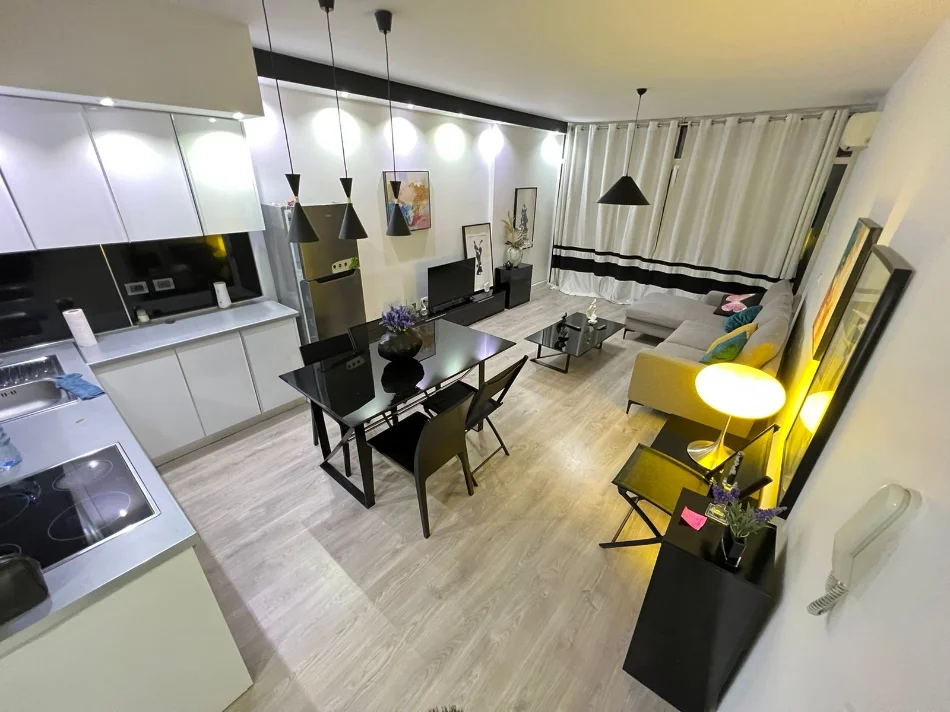 Tirane, jepet me qera apartament 1+1 Kati 3, 76 m² 650 € 