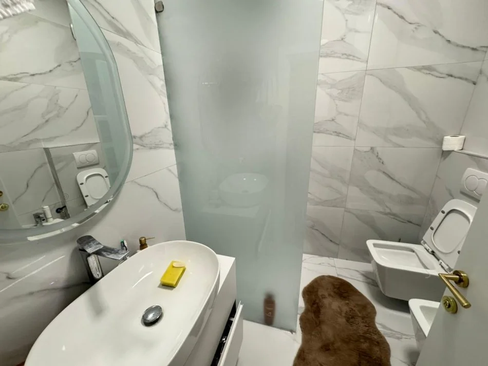 Tirane, jepet me qera apartament 1+1 Kati 1, 62 m² 600 € (Kopshti Zoologjik)