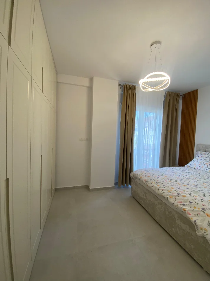 Tirane, jepet me qera apartament 2+1+Ballkon Kati 6, 98 m² 1.100 € (Pazari ri)