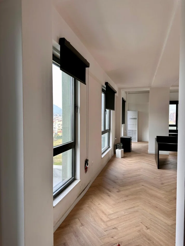 Tirane, shitet apartament duplex Dublex Kati 6, 360 m² 750.000 € (bulevardi i ri)