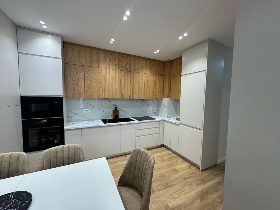 Tirane, jepet me qera apartament 2+1 Kati 3, 100 m² 700 € (Rruga e Kavajes)