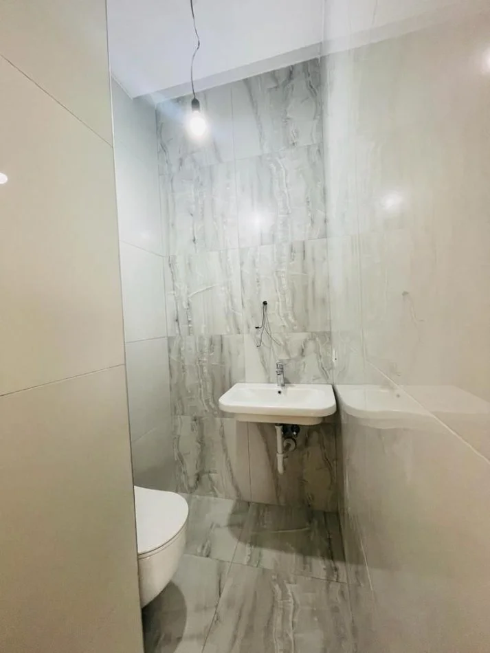 Tirane, jepet me qera apartament 3+1+Ballkon Kati 9, 120 m² 450 € (Rruga Jordan Misja)