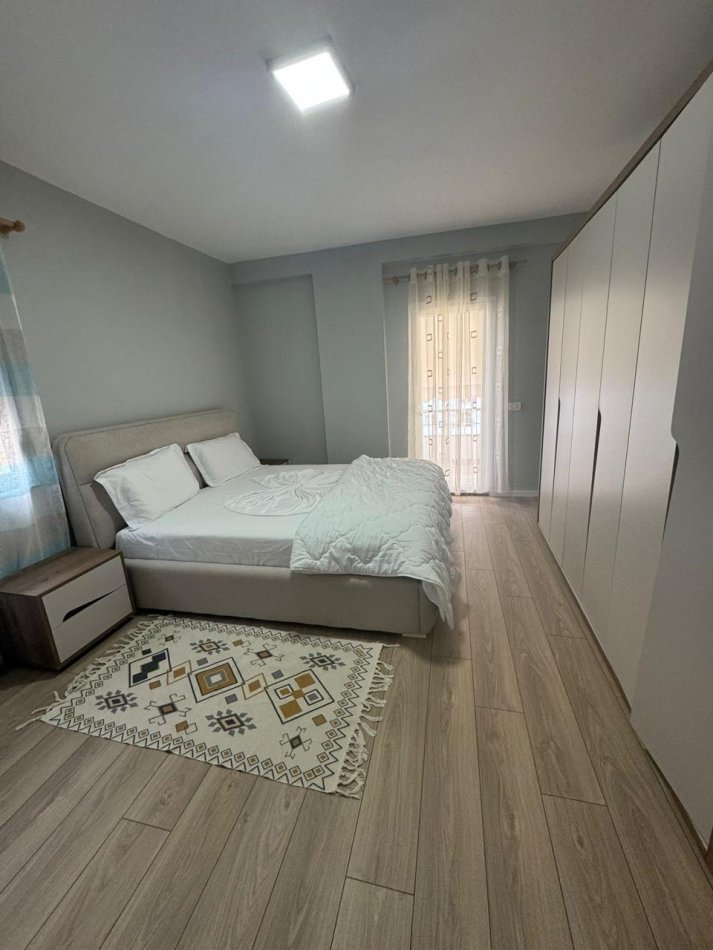 Tirane, jepet me qera apartament 2+1 Kati 4, 100 m² 500 € (rruga e thesarit)