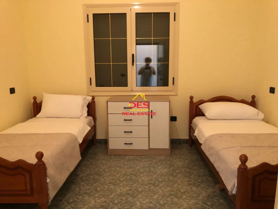 Vlore, jepet me qera shtepi 2+1+Ballkon Kati 2, 110 m² 400 € (Rruga Irfan Shehu)