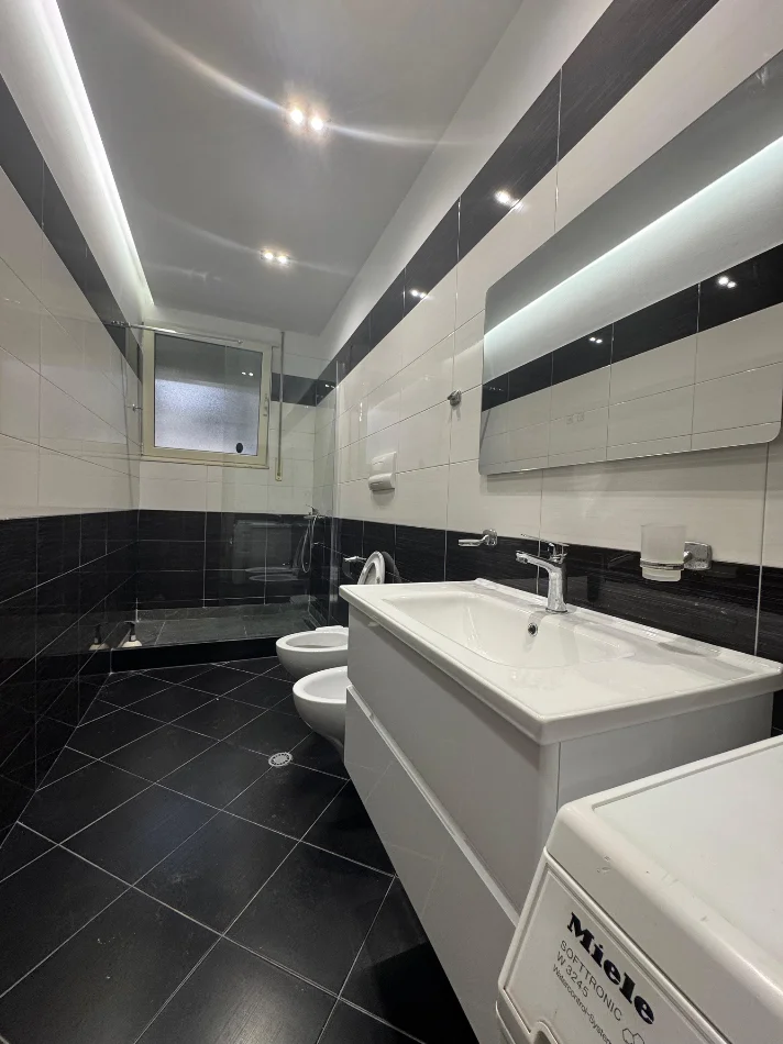 Tirane, jepet me qera apartament 2+1 Kati 0, 100 m² 700 € (Liqeni i Thate,Rruga Peti)