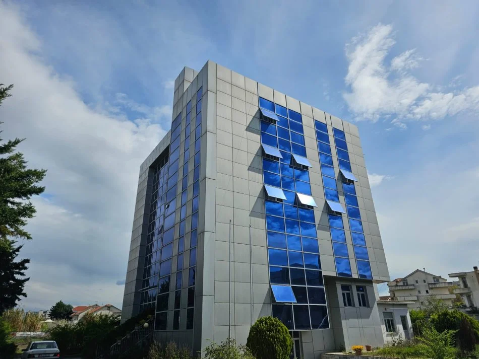 Tirane, shitet ose jepet me qira ambjent biznesi Kati 5, 1.450 m² (Casa Italia)