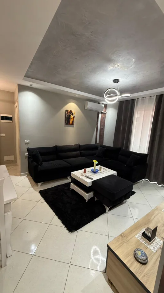 Tirane, jepet me qera apartament 3+1 Kati 3, 92 m² 550 € (Kopshti Botanik)