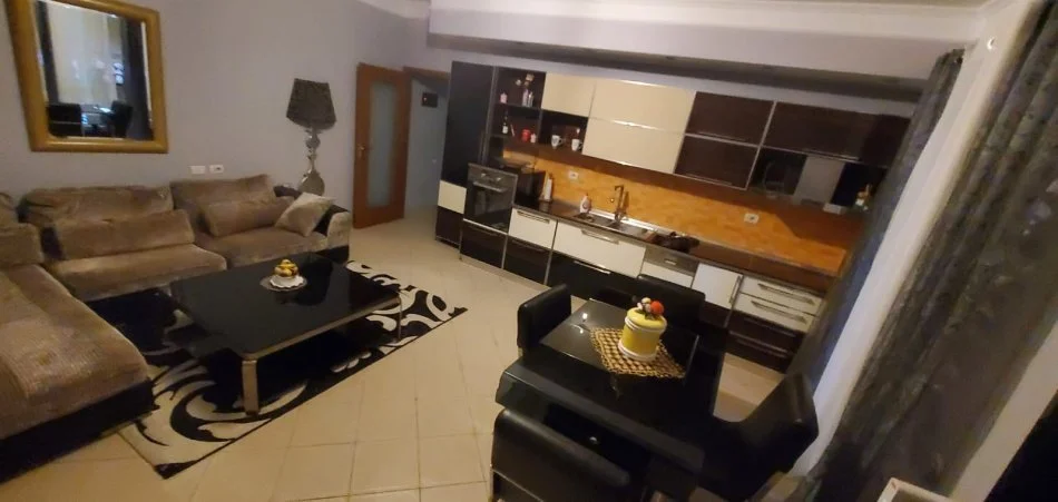 Tirane, jepet me qera apartament 2+1+Ballkon Kati 4, 600 € (sami Frasheri)