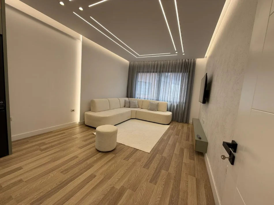Tirane, shitet apartament 1+1+Ballkon Kati 4, 61 m² 120.000 € (Rruga Aleksandri i Madh)