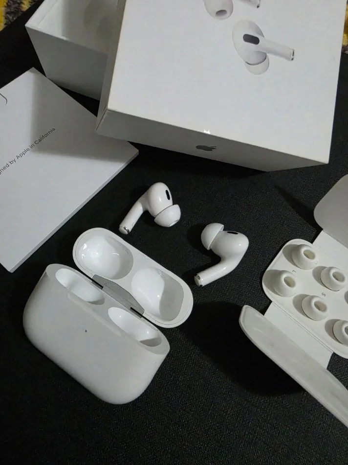 Tirane, shes Air pods 2 pro me bllokim zhurme shum pak te perdorura