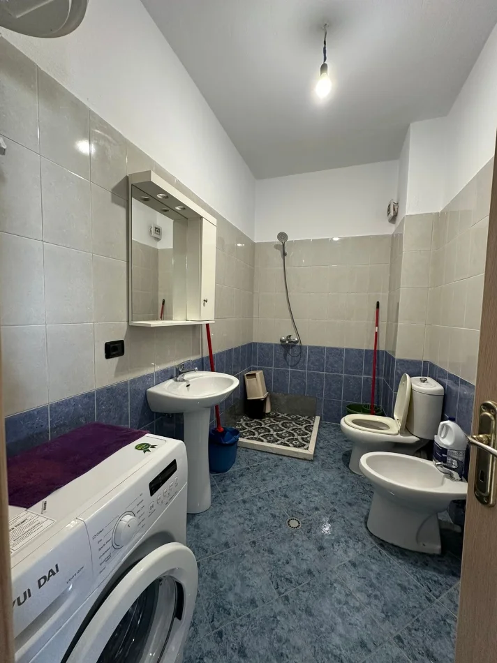 Tirane, jepet me qera apartament 1+1 Kati 4, 70 m² 390 €