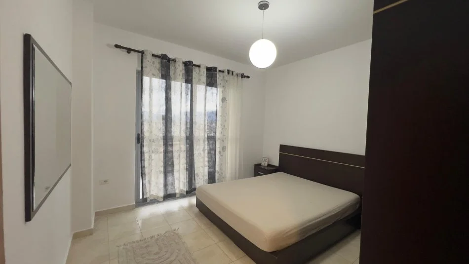 Tirane, jepet me qera apartament 1+1 , 85 m² 550 € 