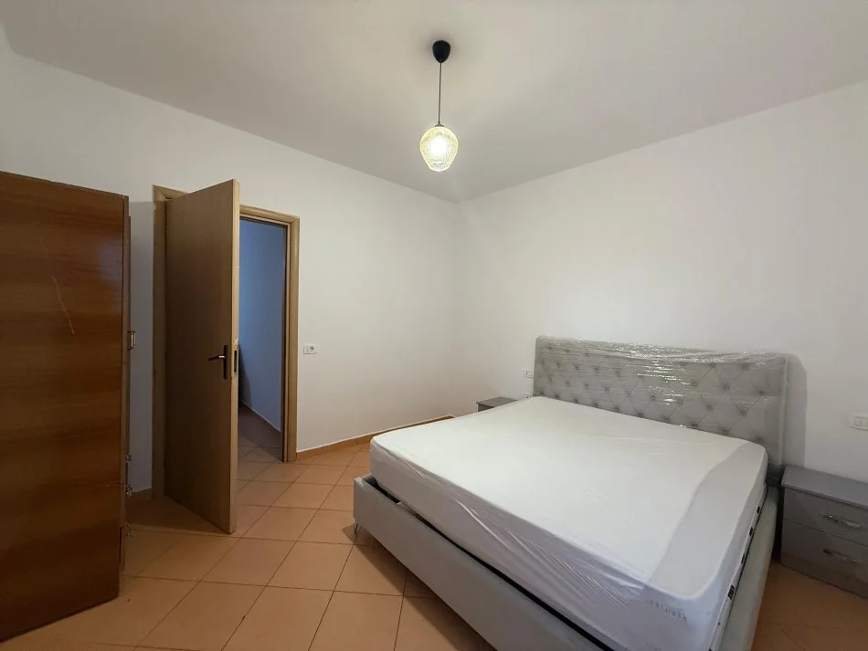 Tirane, jepet me qera apartament 1+1+Ballkon Kati 4, 65 m² 500 € (Prane Kopshtit Zoologjik)