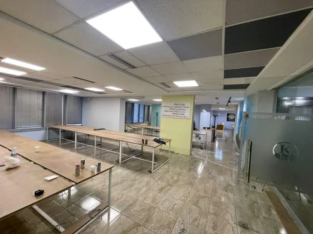 Tirane, jepet me qera ambjent biznesi Kati 1, 350 m² 2.500 Euro (Bulevardi Zogu I)