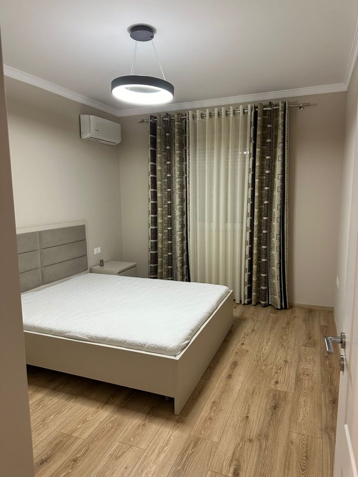 Tirane, jepet me qera apartament 1+1+Ballkon, Kati 8, 60 m² 400 € (rruga Teodor Keko)
