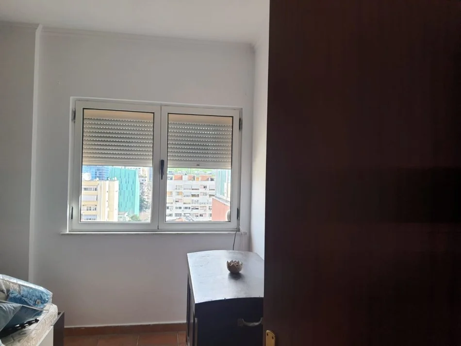 Tirane, jepet me qera apartament+verande | Penthouse 4+1 Kati 11, 252 m² 1.300 € (Shkolla 11 janari)
