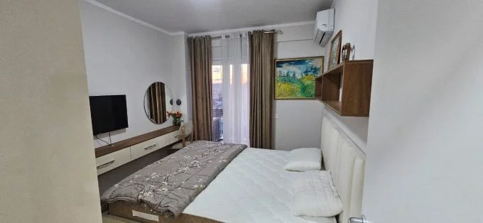 Tirane, jepet me qera apartament 2+1+Aneks+Ballkon Kati 5, 85 m² 600 € (casa italia)