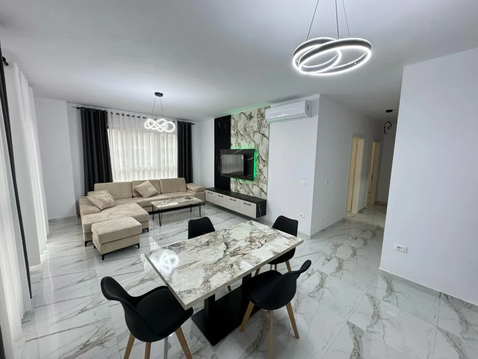 Tirane, jepet me qera apartament 2+1 Kati 4, 110 m² 800 € (Trio towers residence)