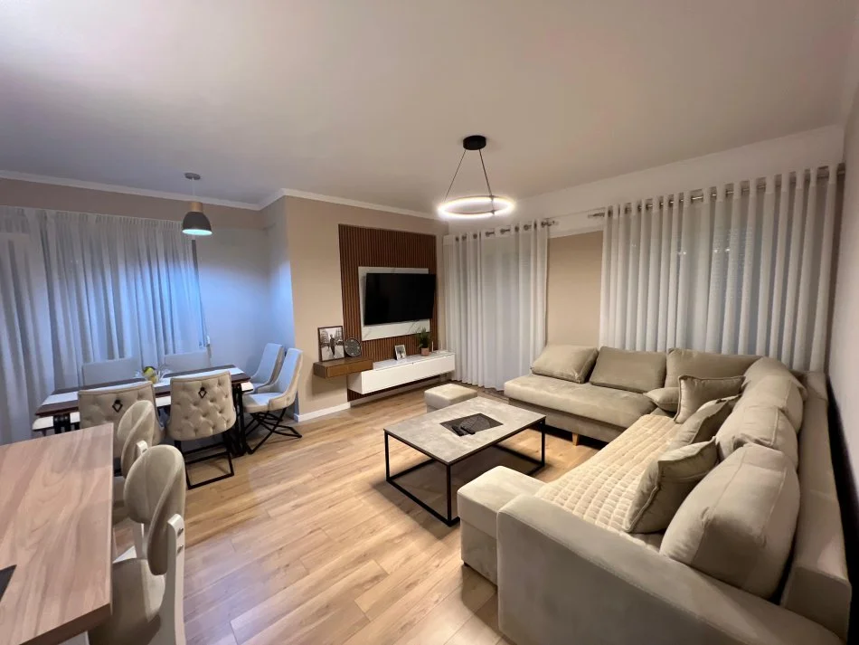 Tirane, jepet me qera apartament 2+1 Kati 1, 89 m² 500 € (Rruga sefer tujani)