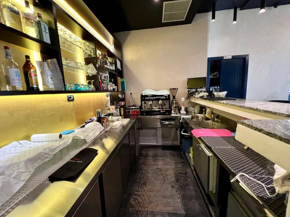 Tirane, jepet me qera lokal Kati 0, 110 m² 800 € (Kompleksi Magnet)