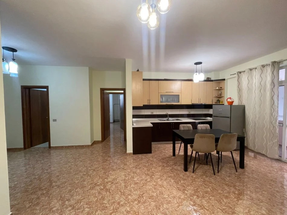 jepet me qera apartament 2+1 tek ura e nisherakut 600 €