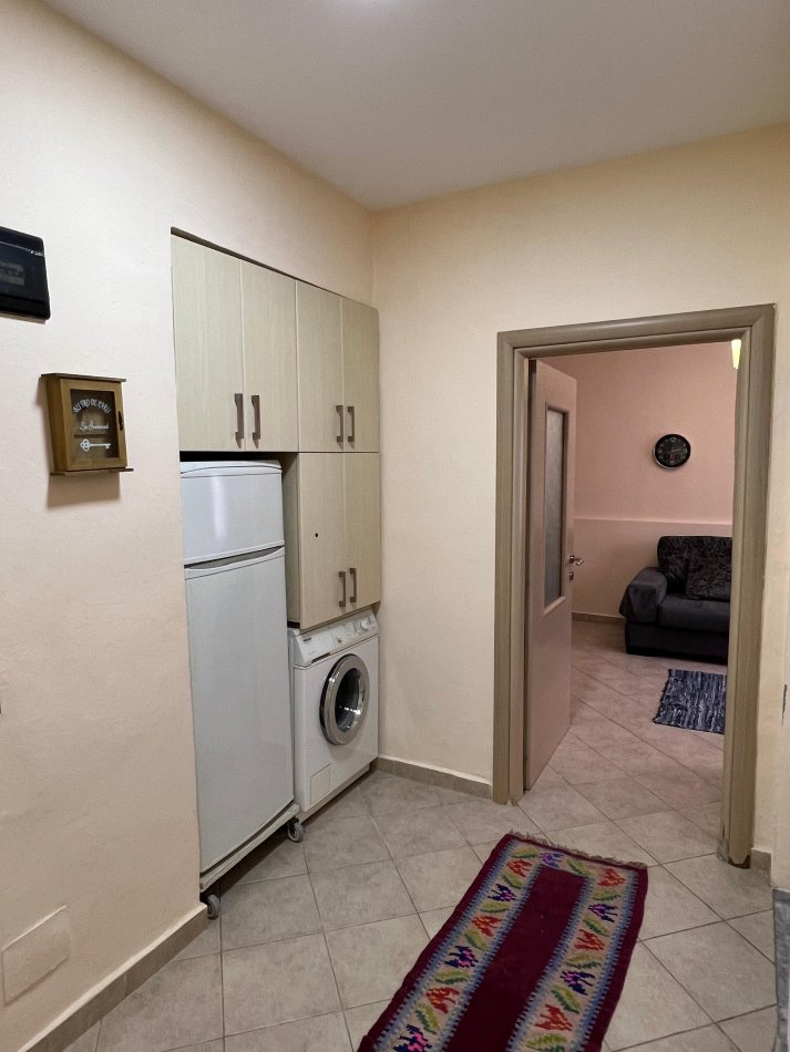 Tirane, jepet me qera shtepi 1+1+Ballkon, Kati 1, 65 m2 450 € (Myslym Shyri)