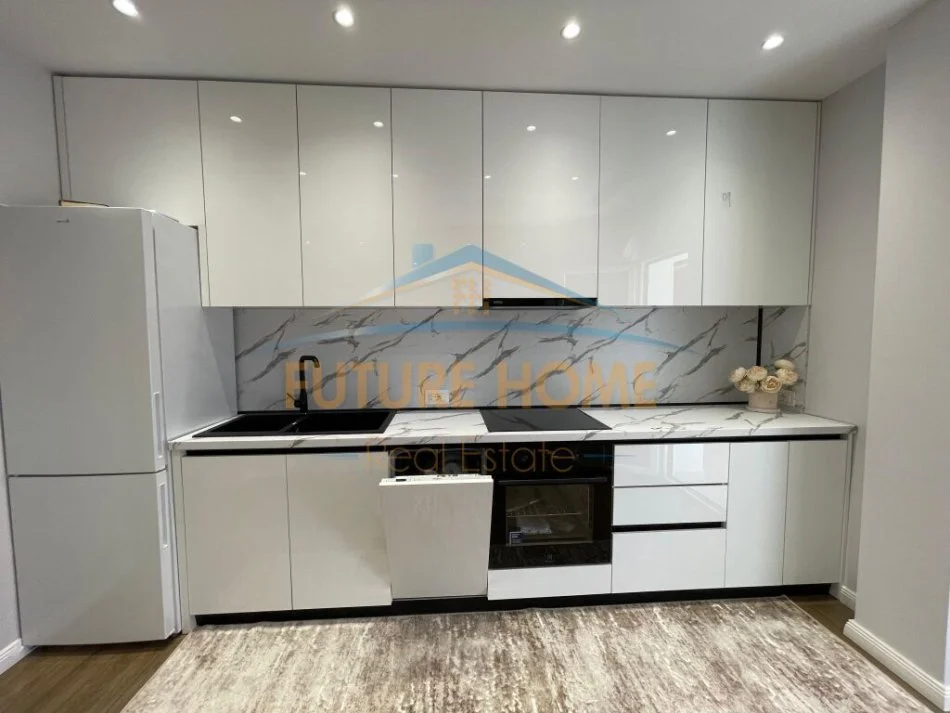 Tirane, jepet me qera apartament 2+1+Ballkon Kati 2, 70 m² 830 € (Rruga Durresit)