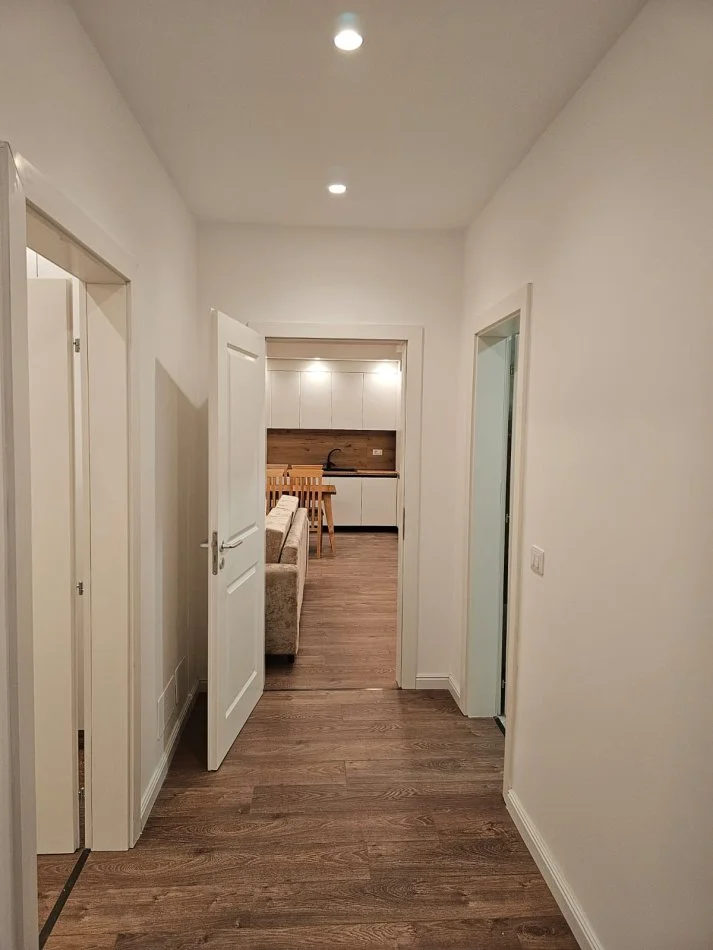 Tirane, jepet me qera apartament 2+1+Aneks+Ballkon Kati 7, 110 m² 800 € (Fusha Aviacionit)