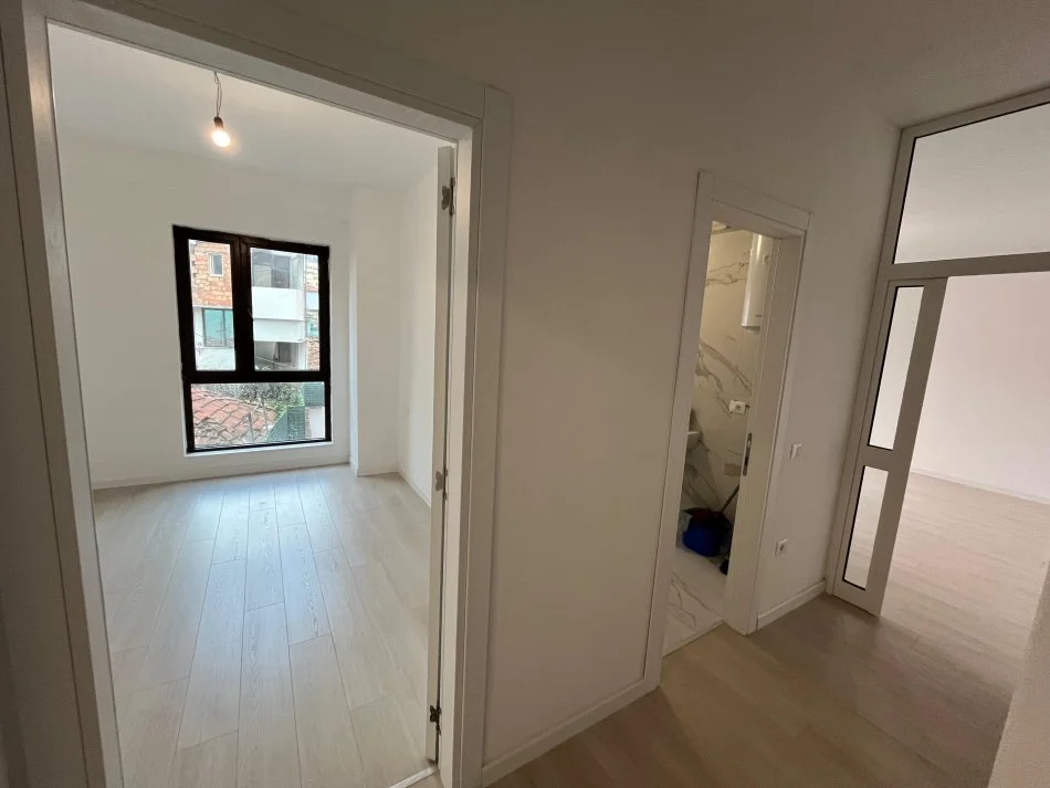 Tirane, jepet me qera apartament 2+1+Aneks+Ballkon Kati 1, 100 m² 750 € (Myslym Shyri)