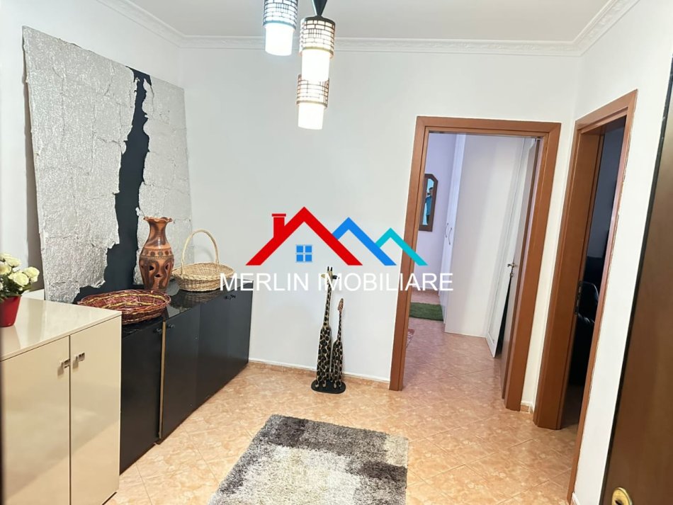 Tirane, jepet me qera Vile Kati 3, 210 m² 1.200 € (SHKOLLA E BALETIT)