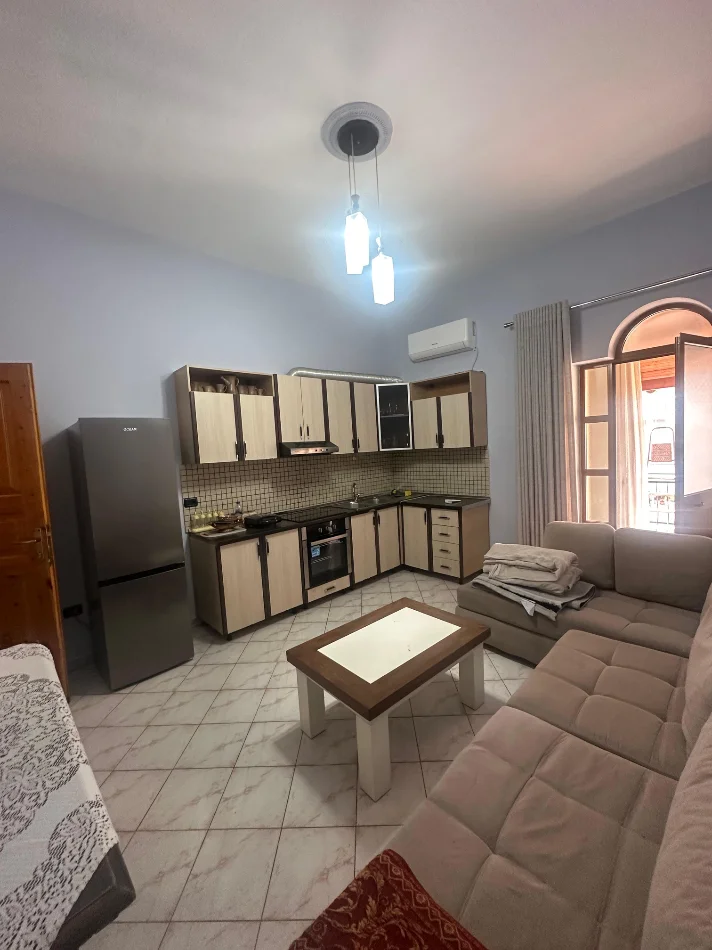 Tirane, jepet me qera apartament 1+1 , 75 m² 550 € 