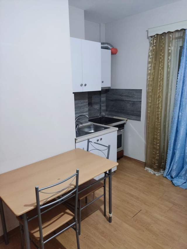 Shqiperi, jepet me qera garsonier 1+1 Kati 2, 35 m² 15.000 Leke (TRE VELLEZERIT KONDI)