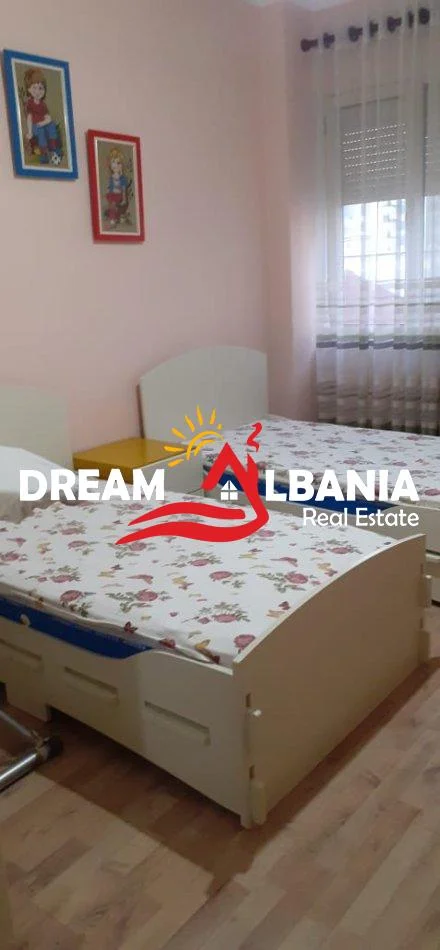 Tirane, jepet me qera 2+1 , 80 m² 600 € (Kristal Center)