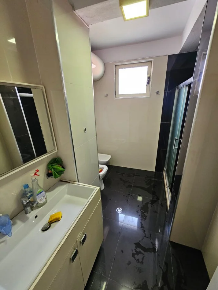Tirane, shitet apartament 2+1+Ballkon Kati 3, 93 m² 120.000 € (Restorant Fresku)