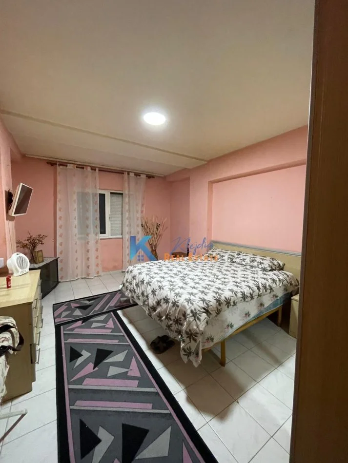 Tirane, shes apartament 2+1+Ballkon Kati 1, 106 m² 255.000 € (Sheshi Wilson, shkolla Deshmoret e Lirise)