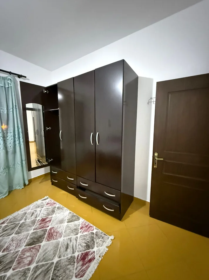 Tirane, jepet me qera apartament 1+1 Kati 3, 70 m² 450 Lek (Inxh e Ndertimit prane Konvikteve)