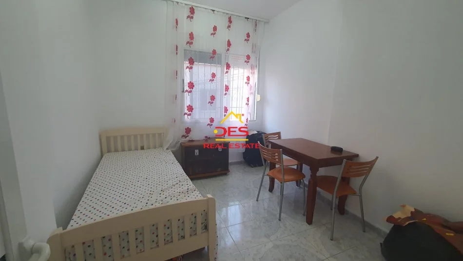 Vlore, shitet apartament 2+1+Ballkon Kati 2, 76 m² 93.000 € (Rruga 7 Nëntori)