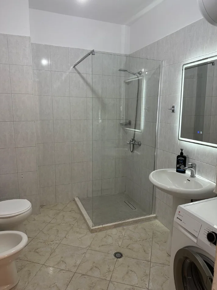 Tirane, jepet me qera apartament 1+1 Kati 5, 72 m² 420 € (Astir)