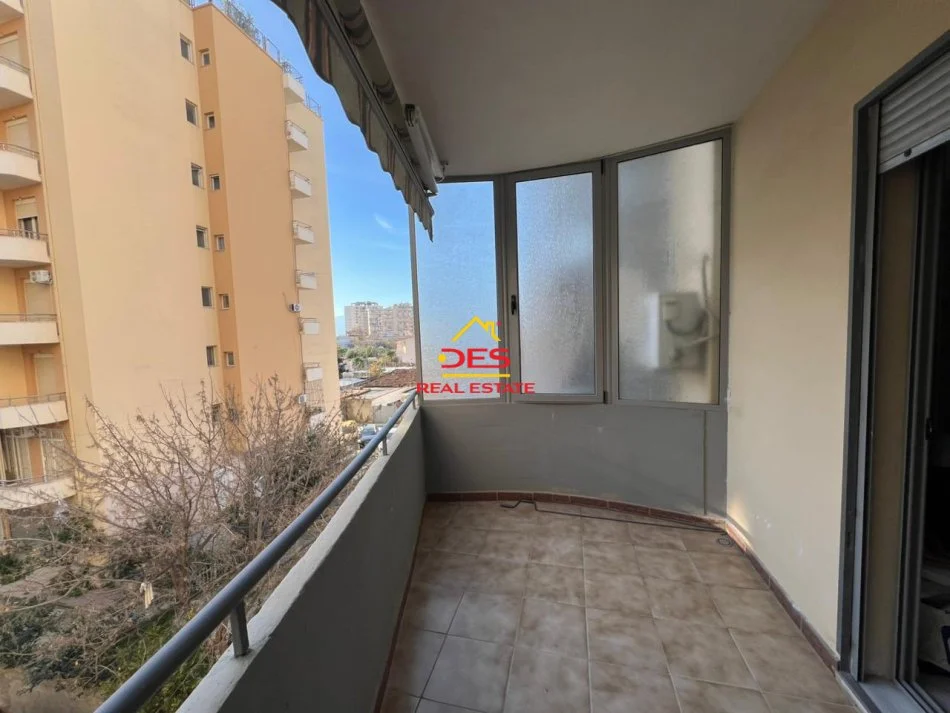Vlore, shitet apartament 1+1+Ballkon Kati 3, 62 m² 112.000 € (Rruga Pelivan Leskaj)