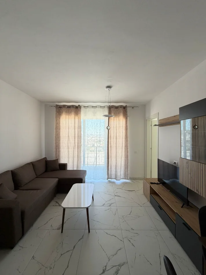 Shqiperi, jepet me qera apartament 2+1 Kati 8, 90 m² 550 € (Univers City)