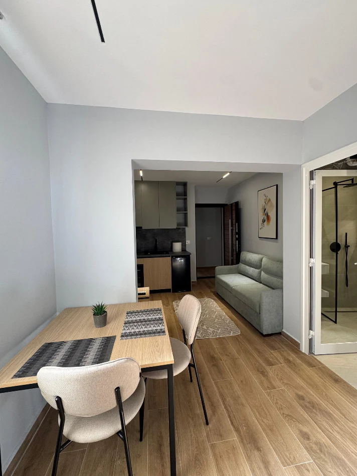 Tirane, shes garsonier 3+1 Kati 4, 84 m² 255.000 € (Mine Peza)