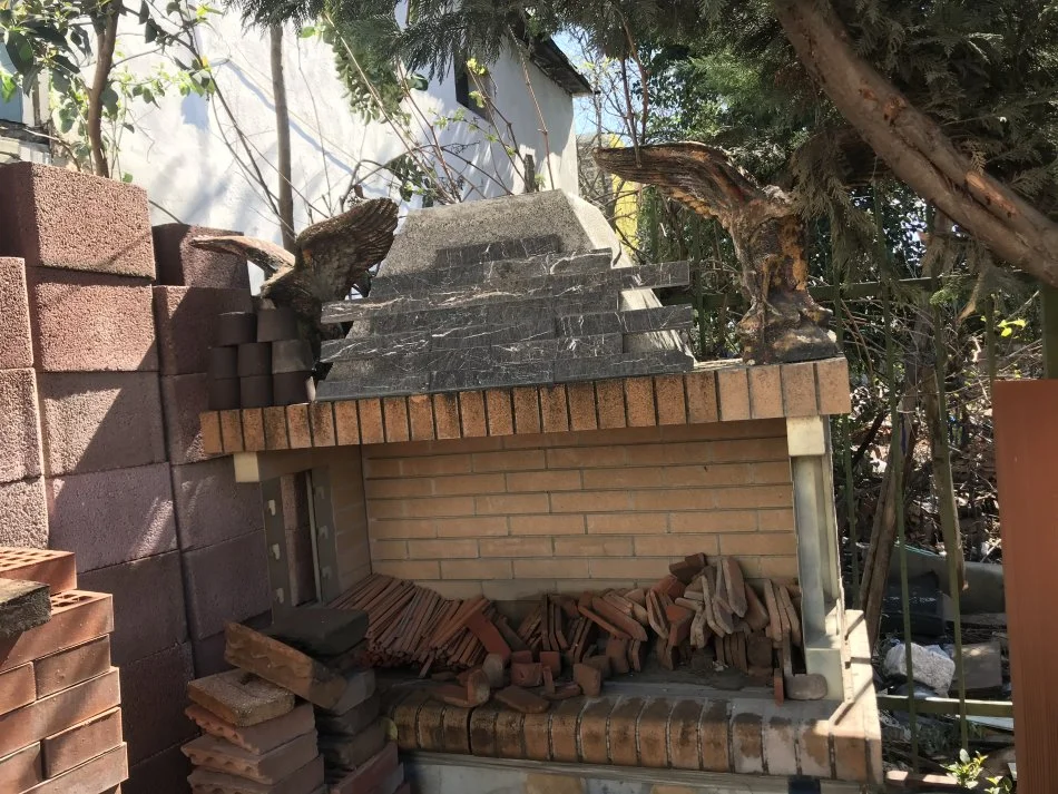 Tirane, shes Tulla antike balte, Tulla xhami, Tulla balte veshje ambjentesh, oxhaqe, furra, Tulla shamat zjarrduruese, etj 10 €