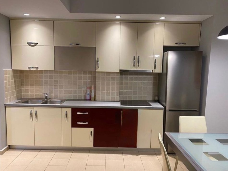 Tirane, shitet apartament 2+1 Kati 3, 90 m² 195.000 € (KOMUNA PARISIT)